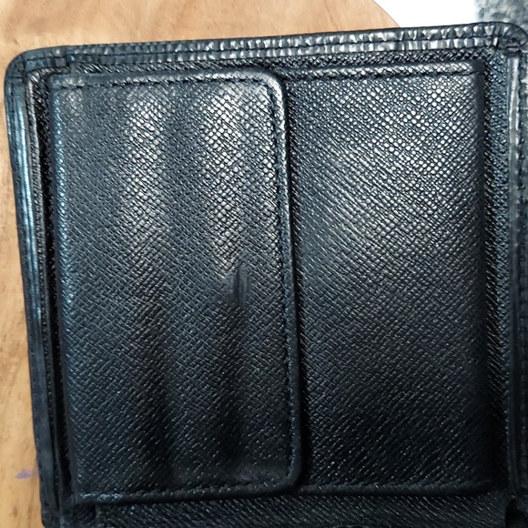 Authentic Louis Vuitton Epi Mens Wallet - Picture 8 of 13